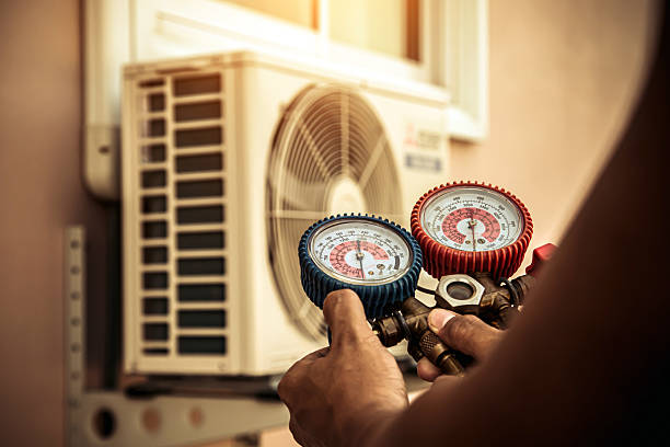 Professional Ac Installation technician working in Menomonee Falls, WI